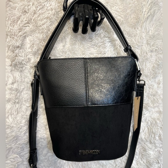 🖤🔥NWT- STEVE MADDEN STUNNING FAUX SUEDE AND LEATHER BCLARAA BUCKET BAG🔥🖤 - Picture 5 of 17